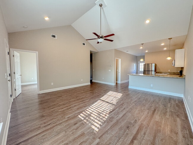 Building Photo - 104 Waybill Circle