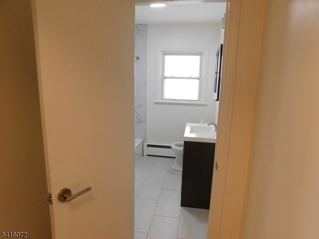 Building Photo - 21 W 14th St