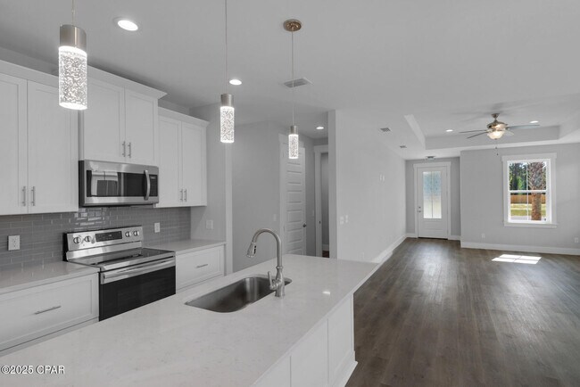 Building Photo - 8405 Warner Pl
