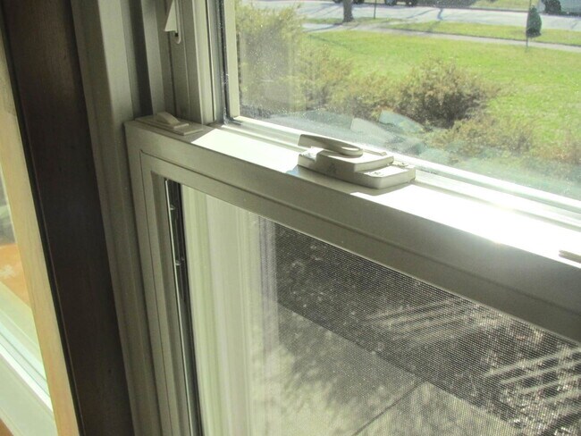 Building Photo - 33 N Clifton Ave