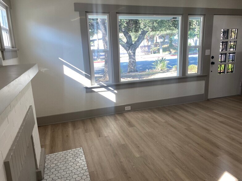 Building Photo - 1826 Lincoln Ave