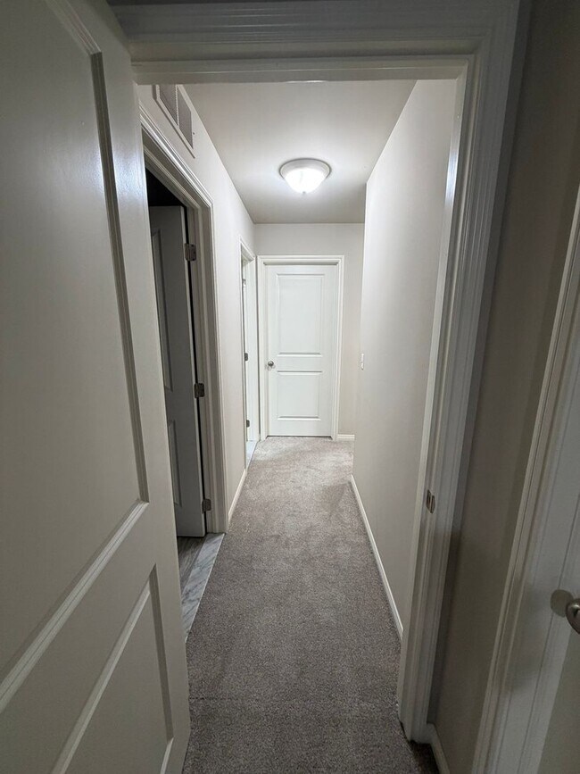 Building Photo - 13776 Grandeur Ave