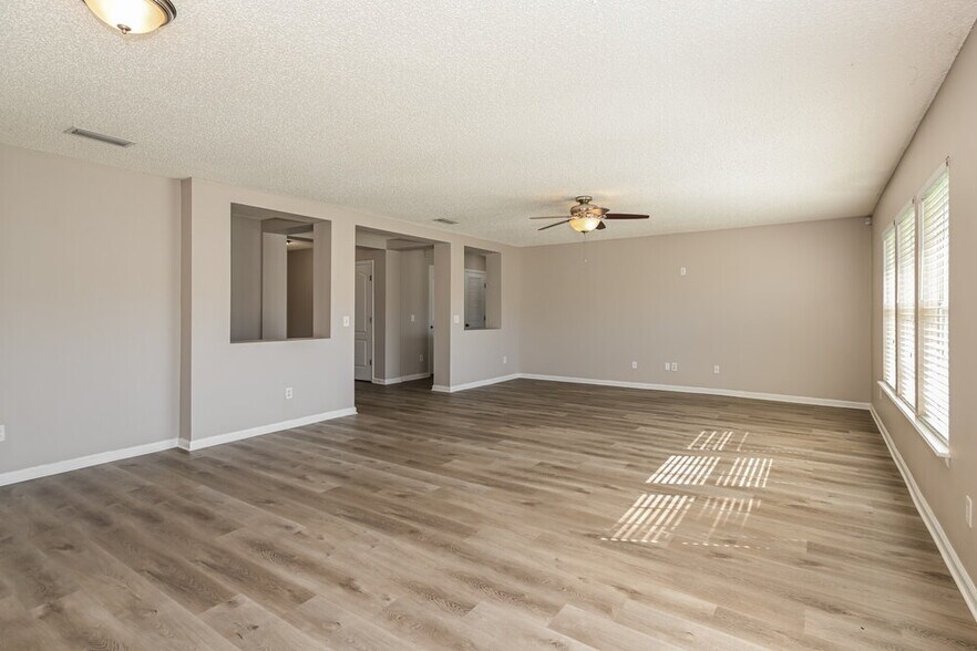 Building Photo - 9016 Redtail Dr