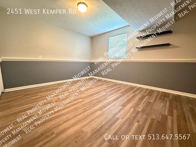 Building Photo - 2451 W Kemper Rd