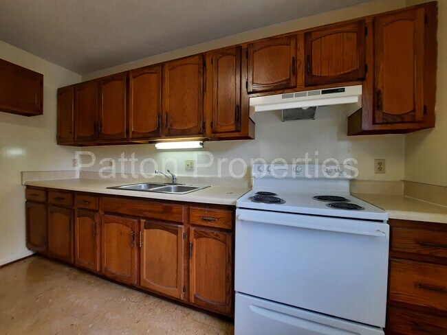 Building Photo - 307-309 Lyles Street Outside CoC - TMS004655-01-019