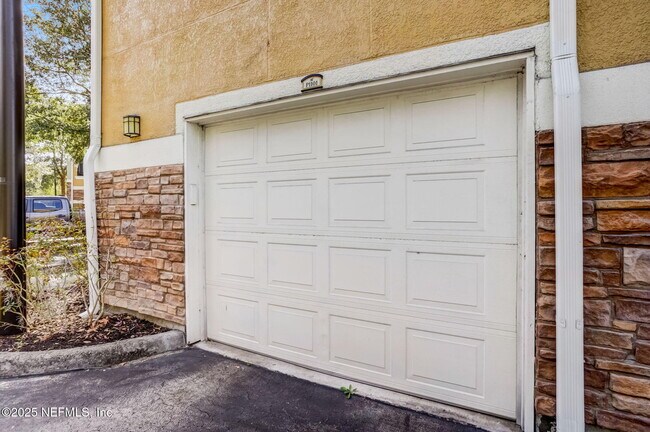 Building Photo - 8539 Gate Pkwy W