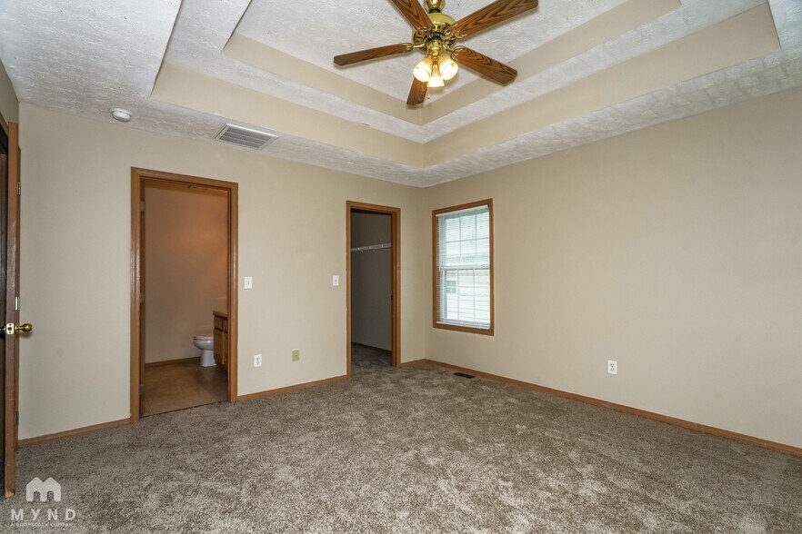 Building Photo - 410 W White Ash St