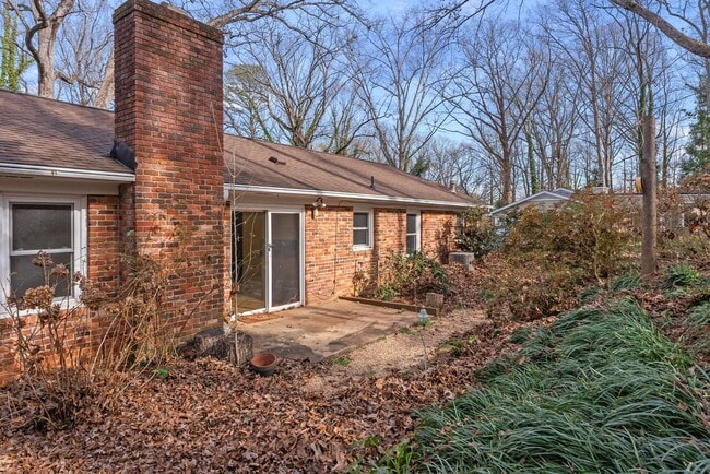 Building Photo - Charming 3-bedroom, 2-bath traditional home situated less than two miles from Clemson University!