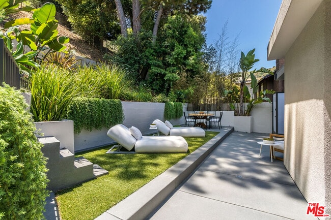 Building Photo - 9834 Wanda Park Dr