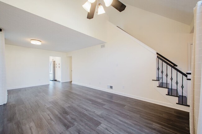 Building Photo - Move-in-ready 3 bed / 3 Full Bath In Louisville's Four Seasons — Fully Updated, No Carpet, Fiber ...