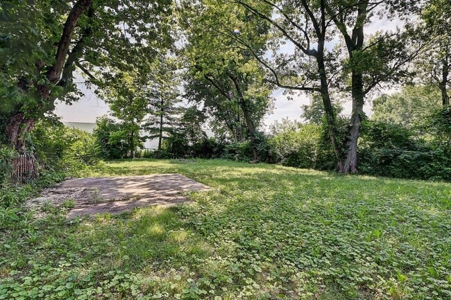 Building Photo - 2999 Clover Dr