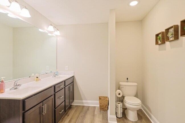 Building Photo - 6909 Candlewood Dr