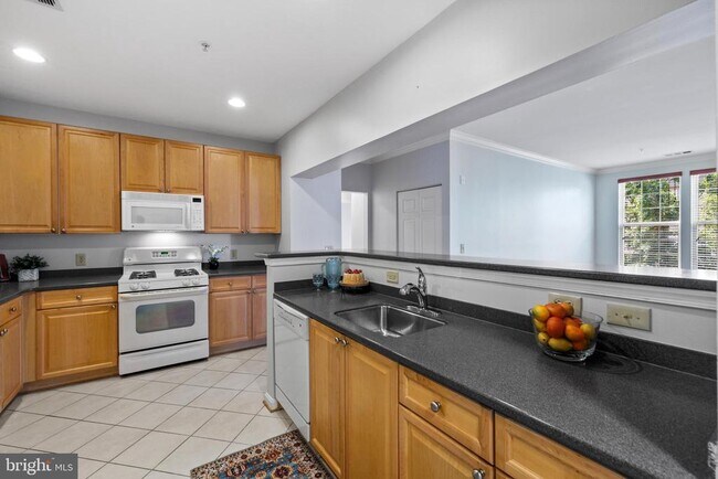 Building Photo - 4950 Brenman Park Dr