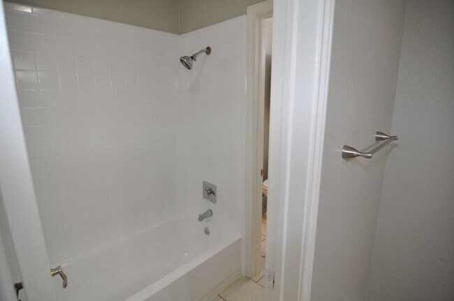 Building Photo - Spacious 4-Bedroom, 2-Bathroom Townhome in...