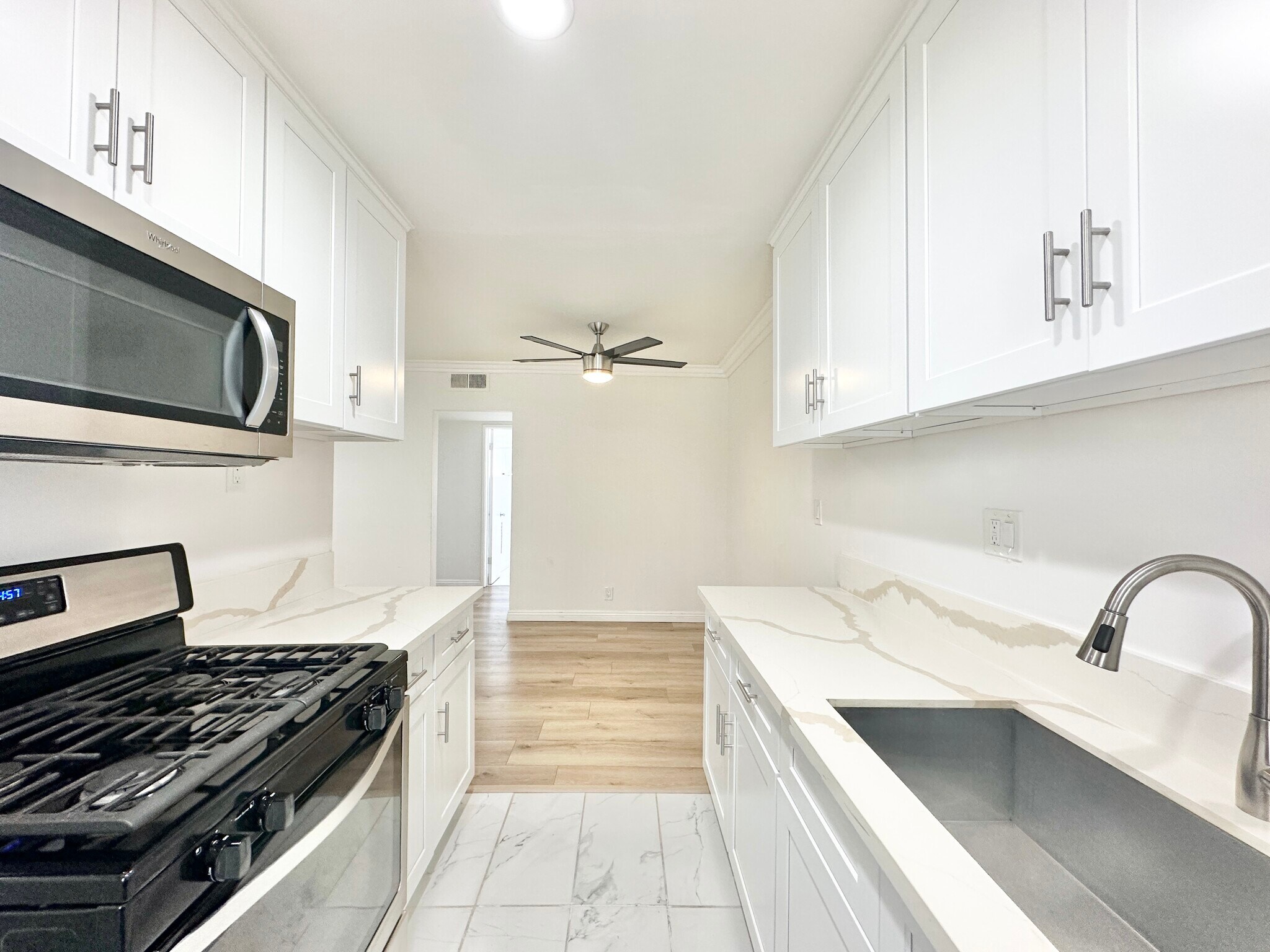 Building Photo - 6337 Whitsett Ave