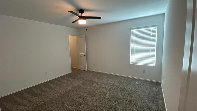 Building Photo - 204 Bronco Billy Dr