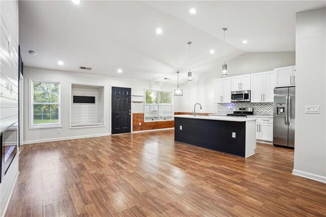 Building Photo - 2061 Tiger Flowers Dr NW