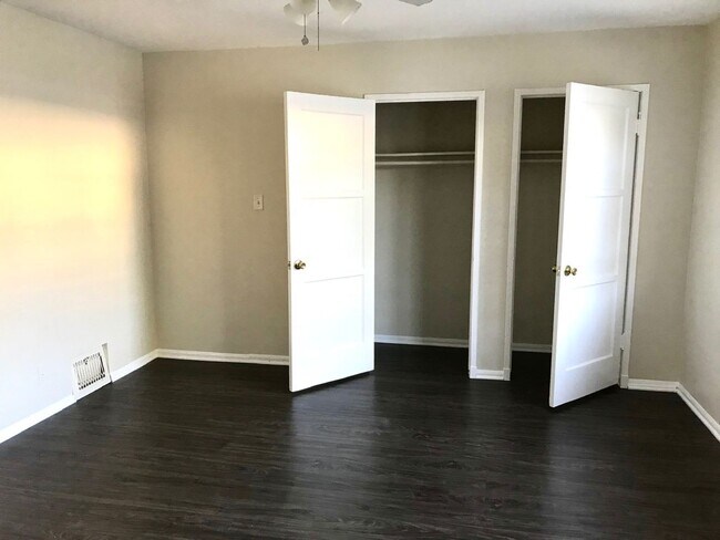 Interior Photo - 611 Levering Ave
