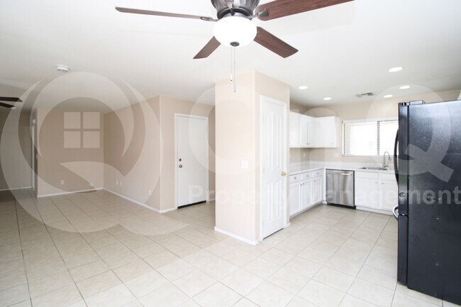 Building Photo - 6333 W Valencia Dr