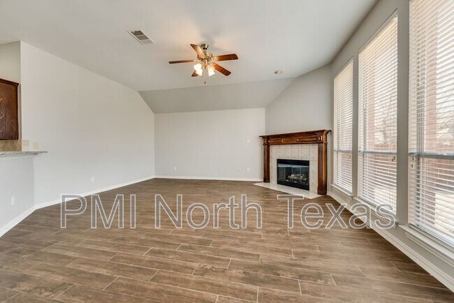 Building Photo - 4911 Lakeland Dr