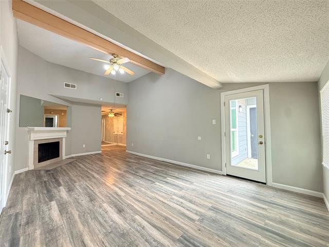 Building Photo - 9696 Walnut St