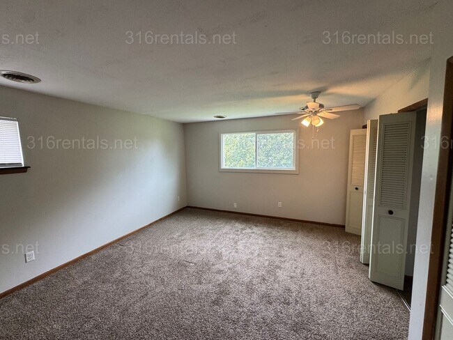 Building Photo - $850- 2 bed 1 bath - Townhomes