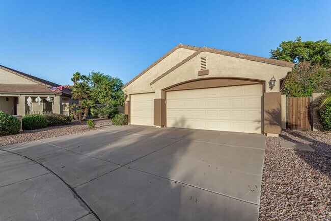 Building Photo - 3-bedroom plus bonus room with 3-car garage on large lot