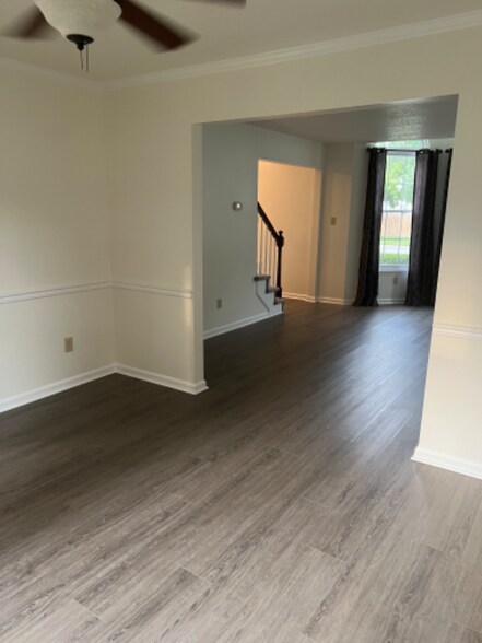 Building Photo - 2633 Pender Dr