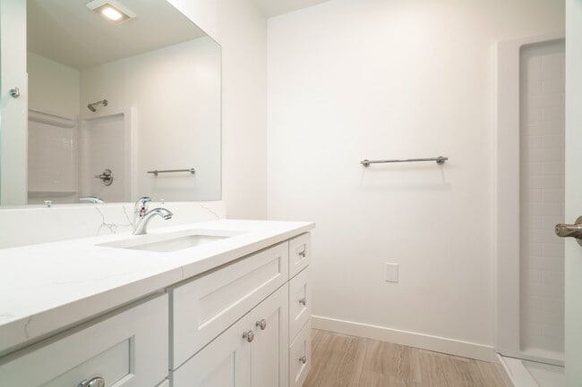 Building Photo - Brand New Remodeled 2 bed 2 bath home for Rent