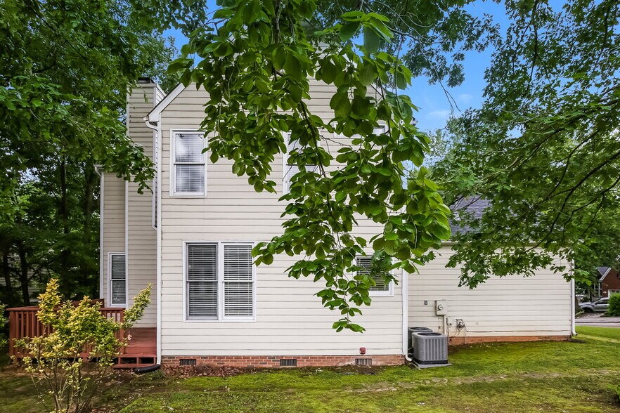 Building Photo - 9004 Mapledale Ct
