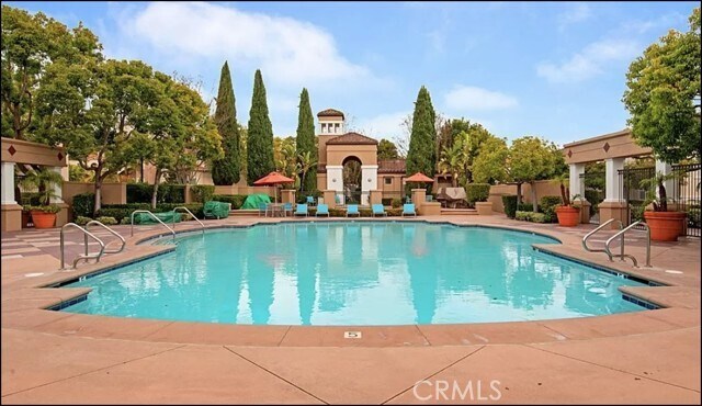 Building Photo - 15 Florentine