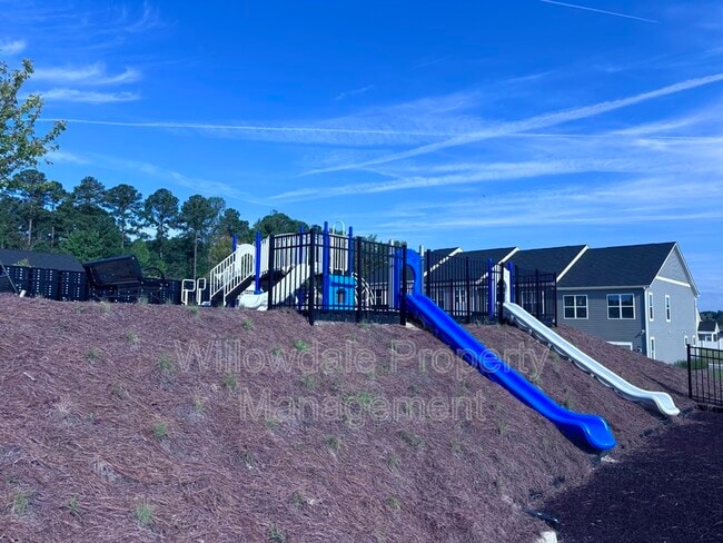 Building Photo - 398 Chesapeake Cmns St