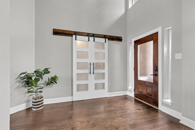 Building Photo - 3002 E Lake Falls Cir