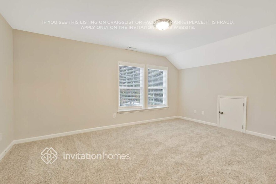 Building Photo - 2621 Windridge Dr