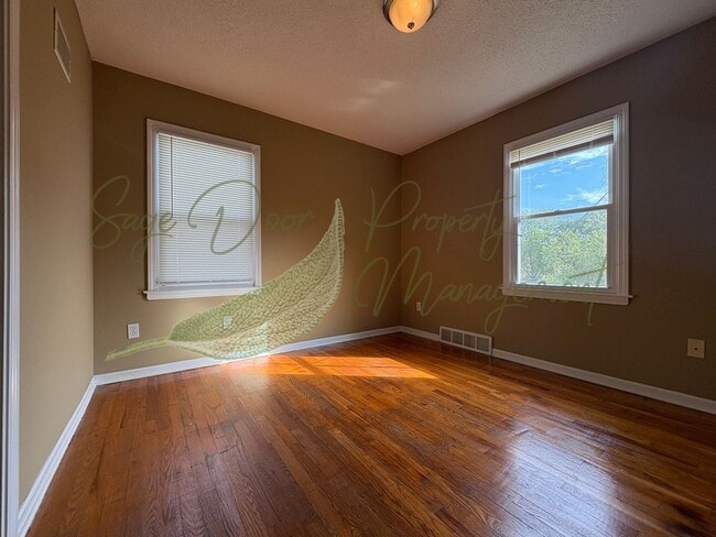 Building Photo - DUPLEX IN INDEPENDENCE!!!