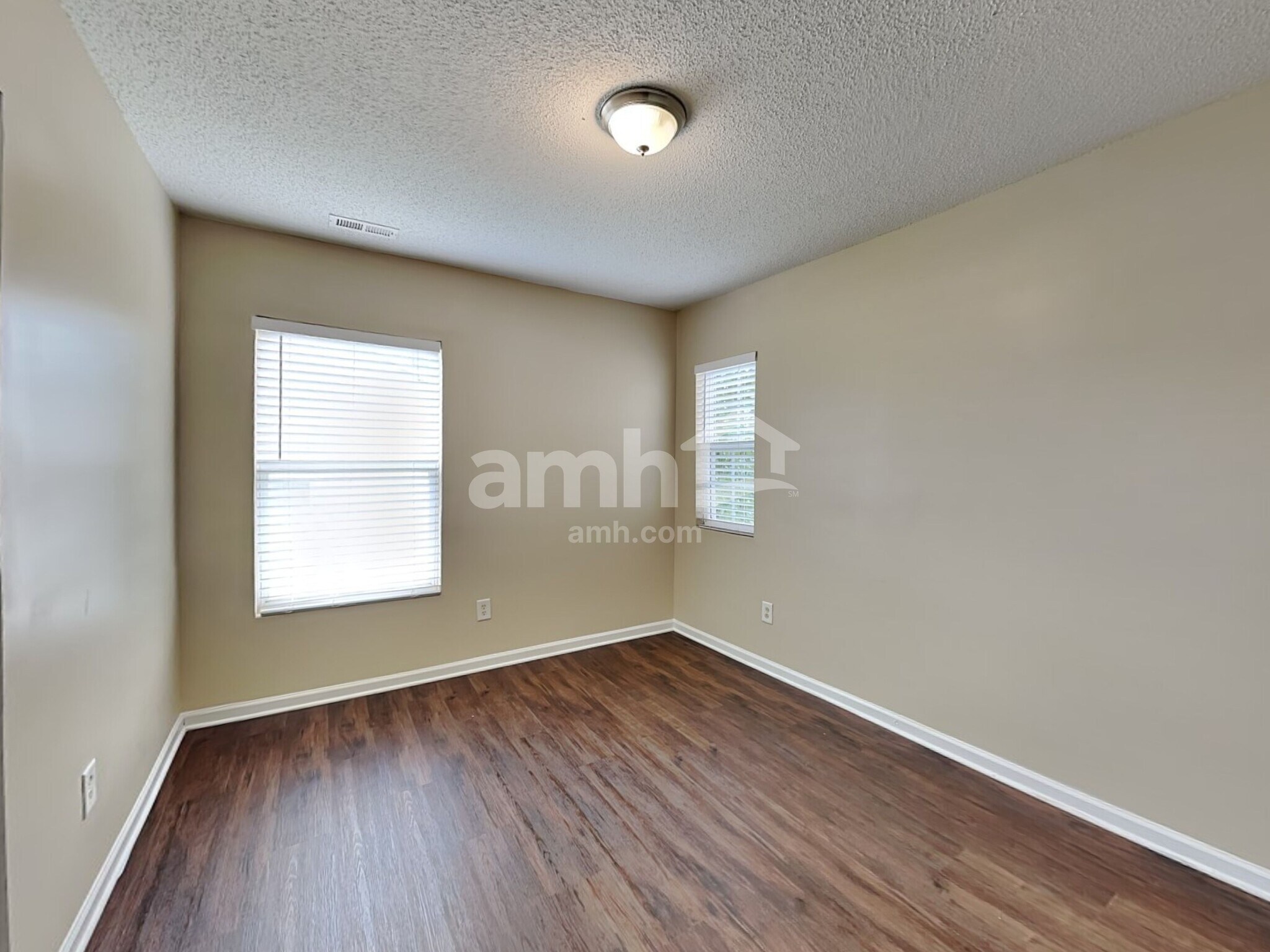 Building Photo - 710 Obsidian Way