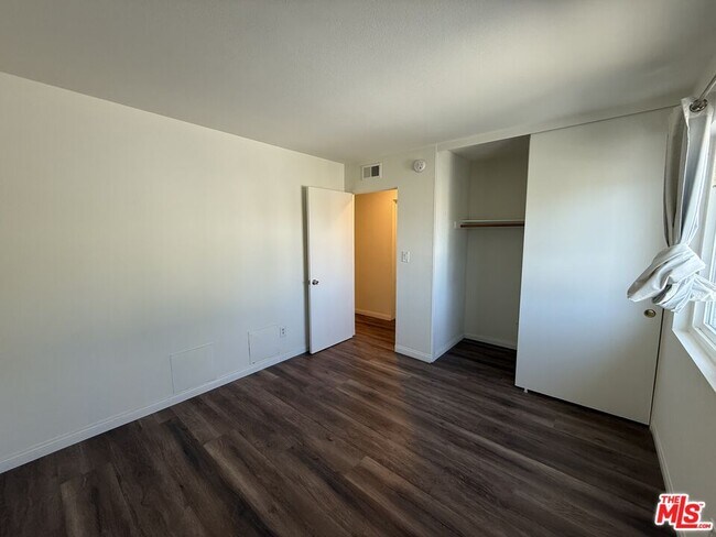 Building Photo - 5867 Cape Horn Dr