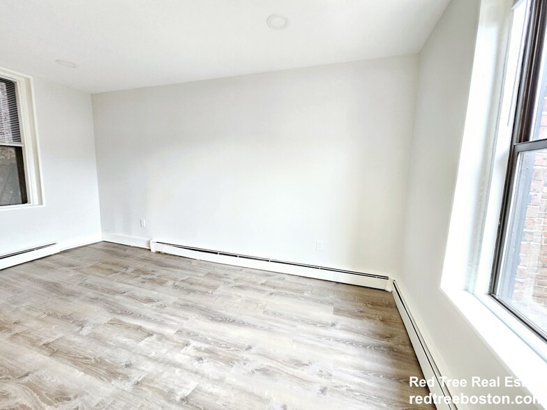 Apt 4 - 40 Joy St