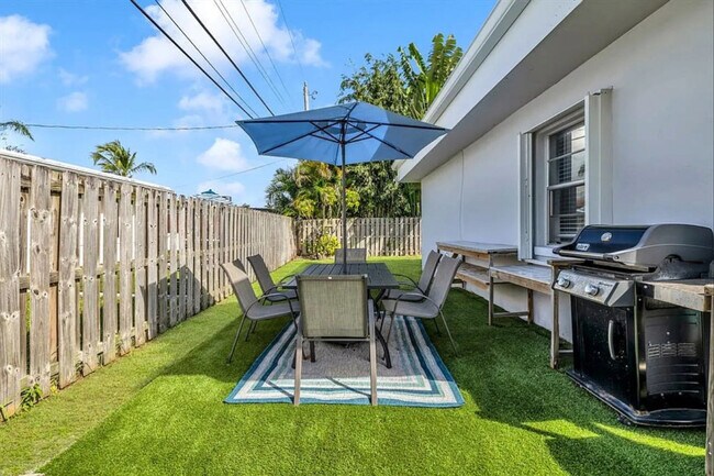 Building Photo - 1684 SE 10th Ave