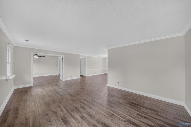 Building Photo - 1208 SE Willowbrook Dr
