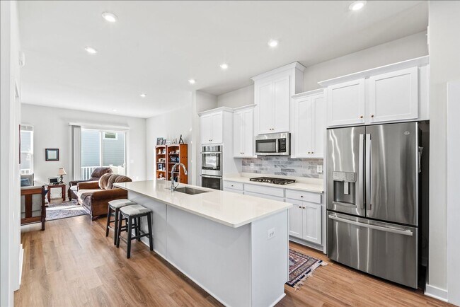 Building Photo - Like New! CLOSE TO I-95 & QUANTICO!