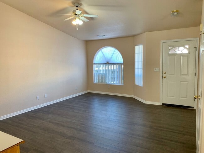 Building Photo - Affordable 2-BR Condo is Centrally Located
