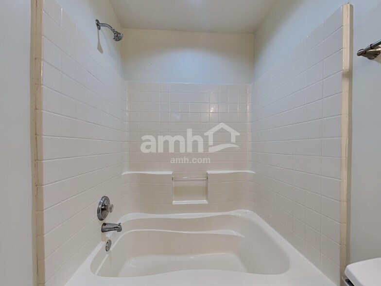 Building Photo - 135 Oak Grove Pl