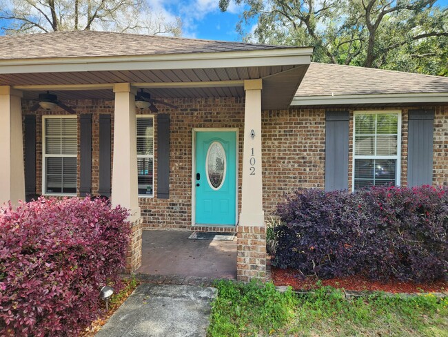 Building Photo - 102 Quince Ave