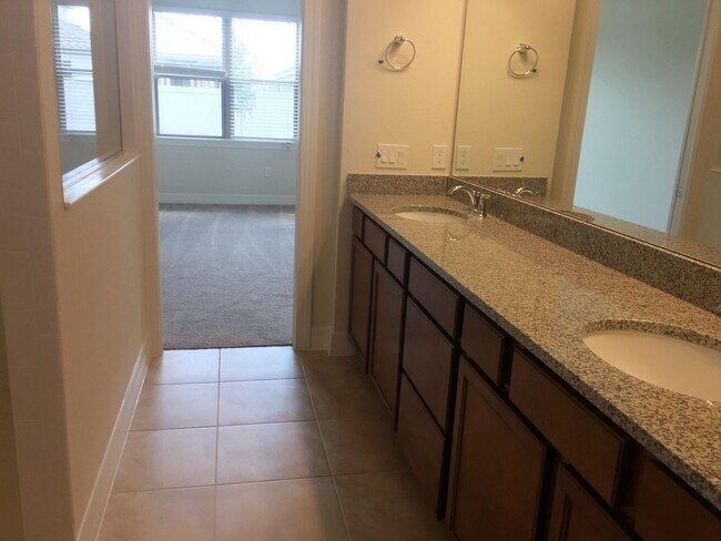 Building Photo - Dr Phillips area 4 bed 3 1/2 bath home