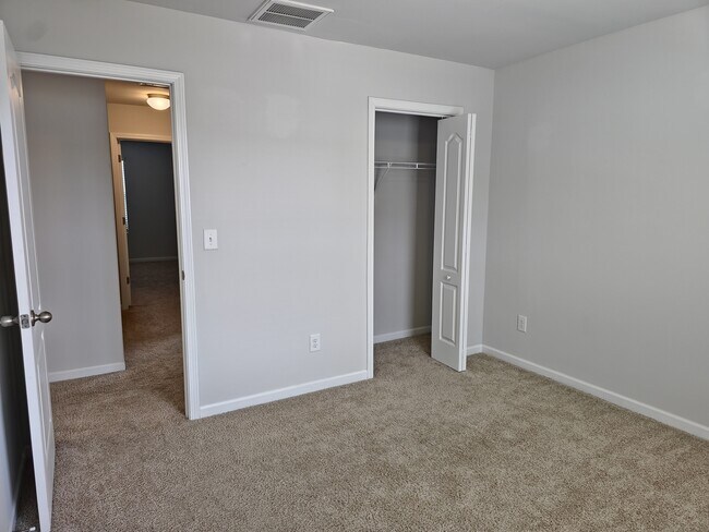 Building Photo - 129 Maple Tree Ln