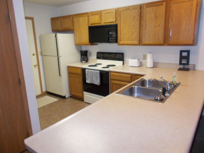 Kitchen - 2015 Sterling Ct