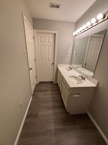 Building Photo - 9 S Joplin Loop