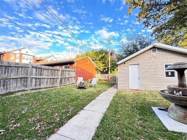 Building Photo - 4250 Michigan Ave