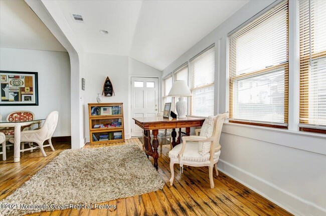 Building Photo - 15 Riverview Rd